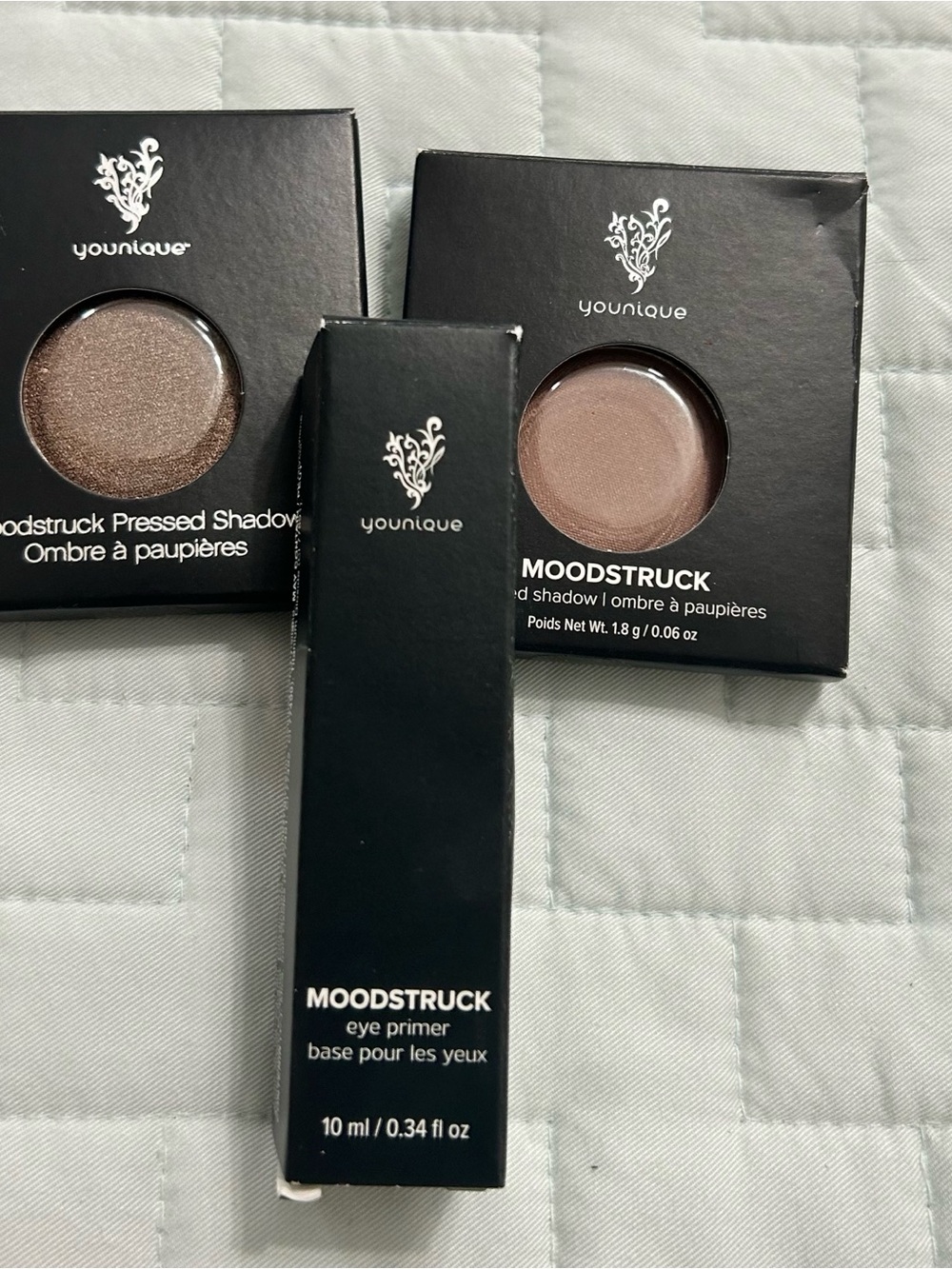 Younique Moodstruck bundle. Eye Primer with two Pressed Shadows